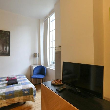Nice And Comfortable Studio Apartment Paris Exterior photo
