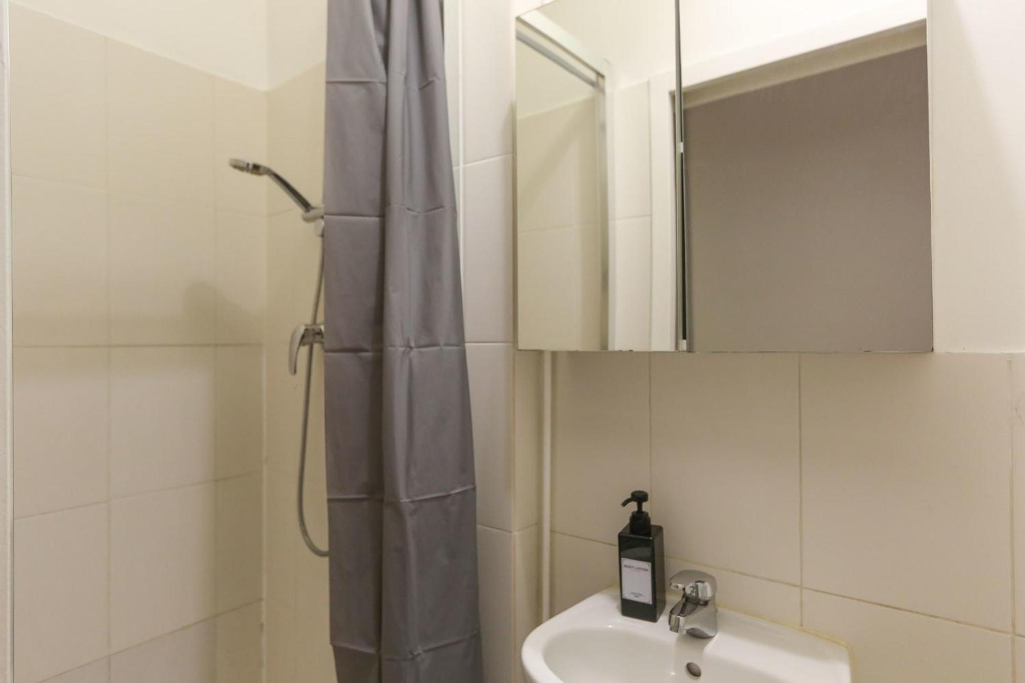 Nice And Comfortable Studio Apartment Paris Exterior photo