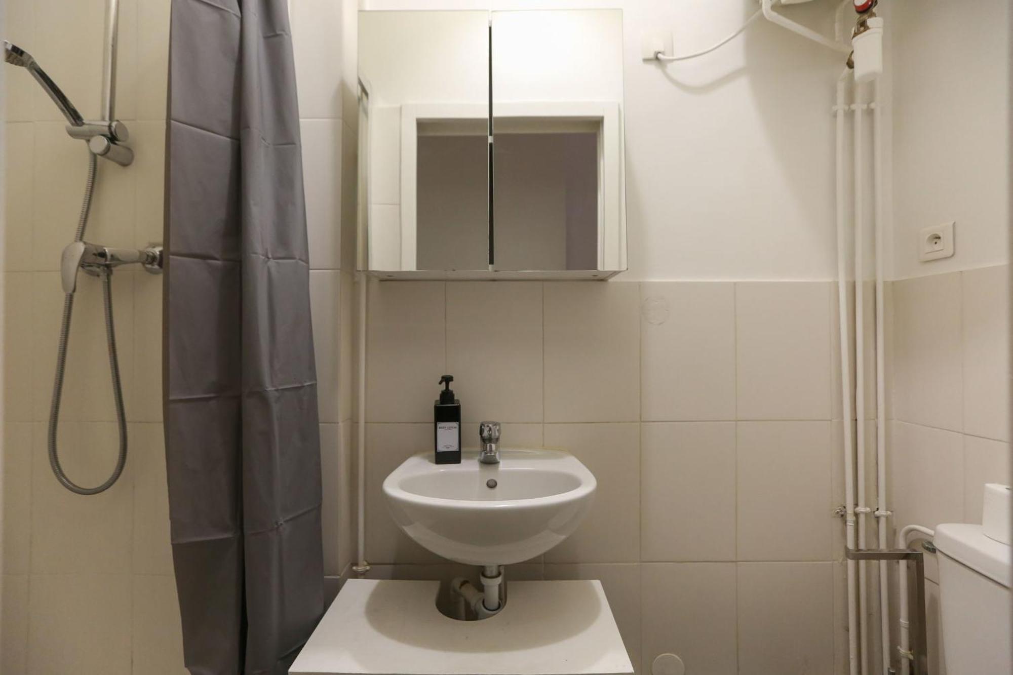 Nice And Comfortable Studio Apartment Paris Exterior photo